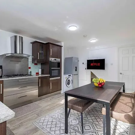 Ealing Manor - 6 Beds 3 Sofa Beds Sleeps 9 Ppl Apartment Greenford (Greater London)