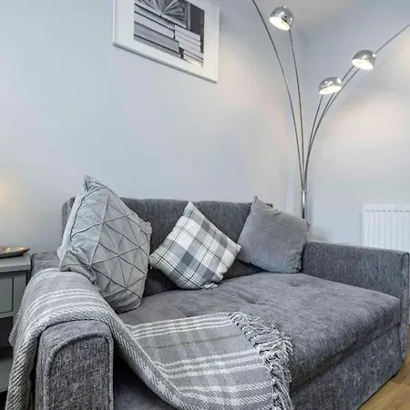 Ealing Manor - 6 Beds 3 Sofa Beds Sleeps 9 Ppl Apartment *