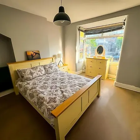 In A House Share - Kingsized 25 Min Away From London * Surbiton