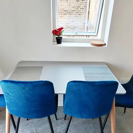 New Refurbished One Bed Flat In The West Apartment