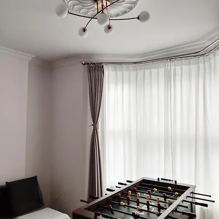New Refurbished One Bed Flat In The West * London