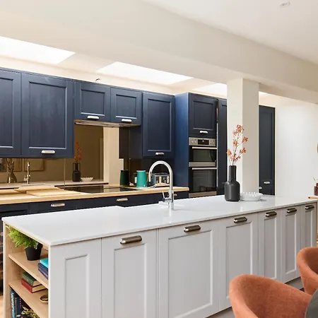 The Brondesbury Park - Sparkling 3bdr Flat With Garden *