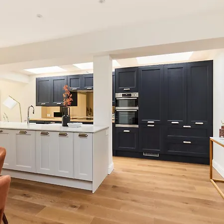 The Brondesbury Park - Sparkling 3bdr Flat With Garden 公寓