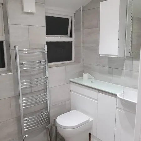 Spacious 3 Bedroom House 30mins From London Bridge *