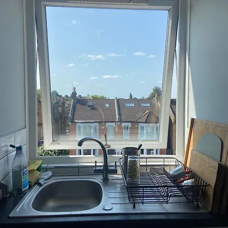 Cosy Attic Flat East *
