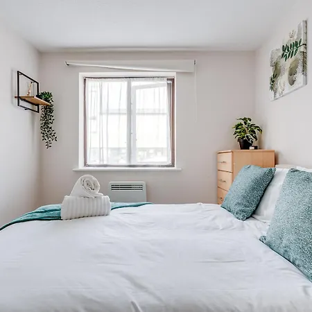 Canadawater-2bedroom-1bathroom-wifi-free Parking