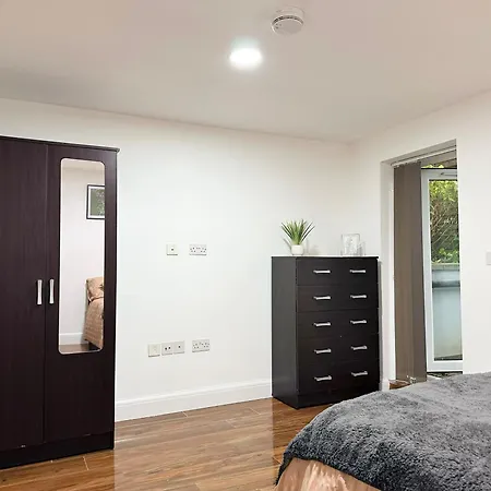 Apartment Juniper Alexandra Palace Serviced Apartments, By Edens