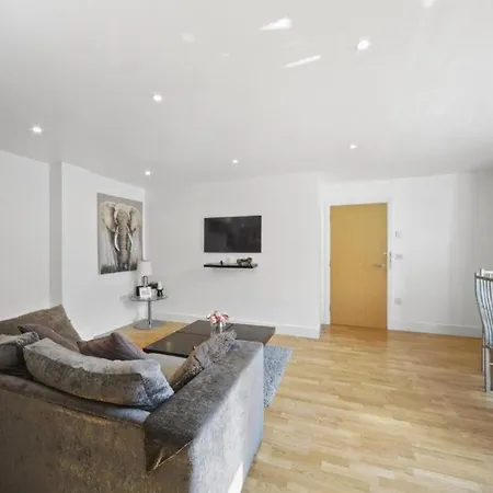 Marx Stylish 1-bed Near Bridge & Tower Bridge - Great Location With Free Parking