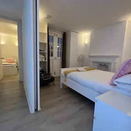 Hyde Park Apartment *