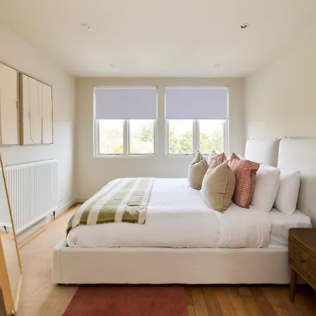The Kilburn Arms Crib - Chic 2bdr House With Study Apartment London