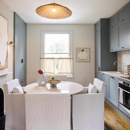 The Kilburn Arms Crib - Chic 2bdr House With Study Apartment London