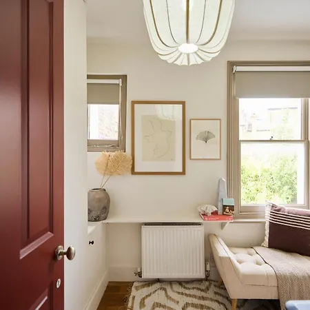 Apartment The Kilburn Arms Crib - Chic 2bdr House With Study *