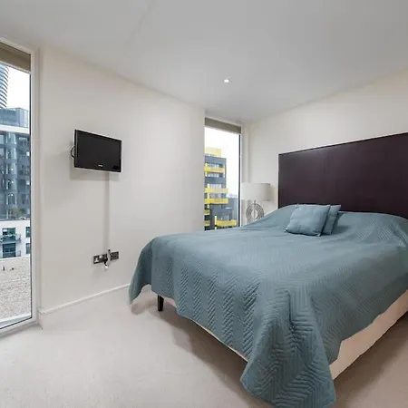 Canary Wharf By Capital *