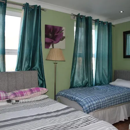 Apartment 3 Bedroom House - Walthamstow *