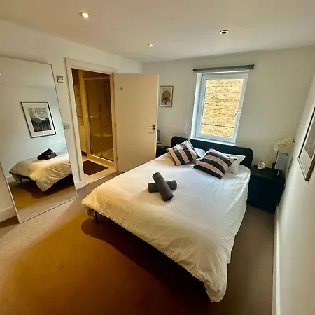 Large, Family Friendly 3-bed Flat In Wood Apartment