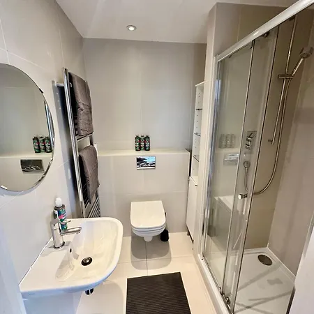 Apartment Large, Family Friendly 3-bed Flat In Wood London