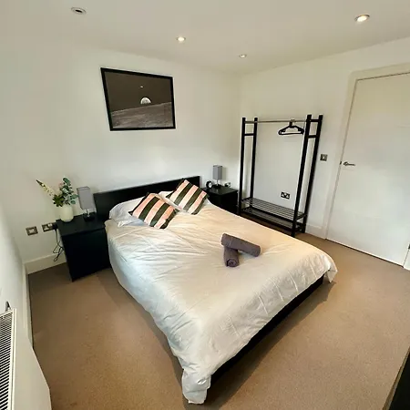 Large, Family Friendly 3-bed Flat In Wood