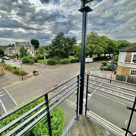 Apartment Large, Family Friendly 3-bed Flat In Wood