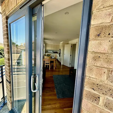 Apartment Large, Family Friendly 3-bed Flat In Wood London