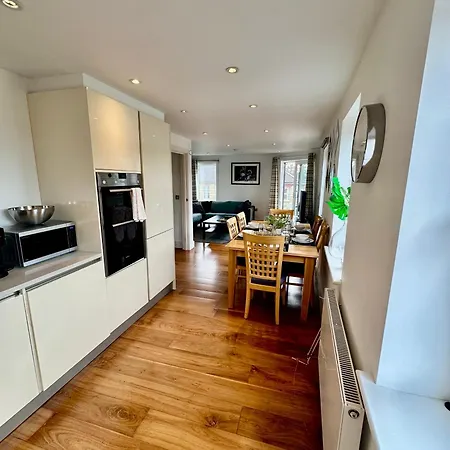 Apartment Large, Family Friendly 3-bed Flat In Wood