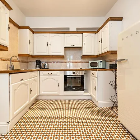Comfortable 2 Bedroom In Shoreditch Apartment London