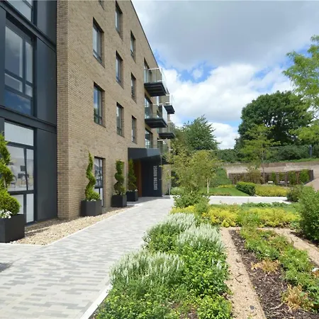 Grand Kew Gardens Daire