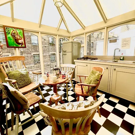 Victoria Belgravia Townhouse Apartment London
