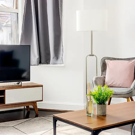 Bright 2br Flat, Forest Gate, East Apartment
