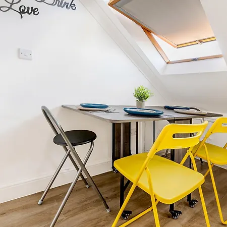 Bright 2br Flat, Forest Gate, East * London