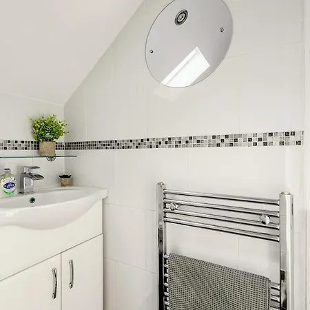 Bright 2br Flat, Forest Gate, East