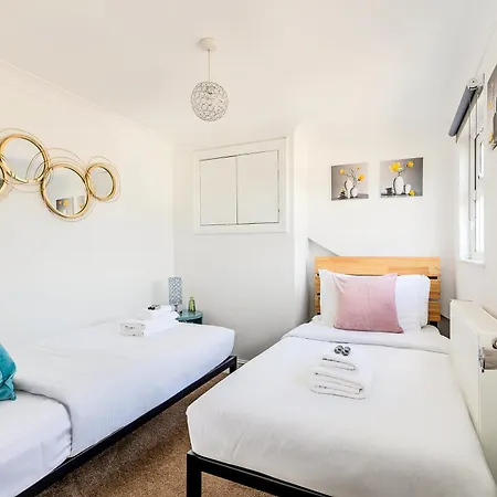 Bright 2br Flat, Forest Gate, East Apartment