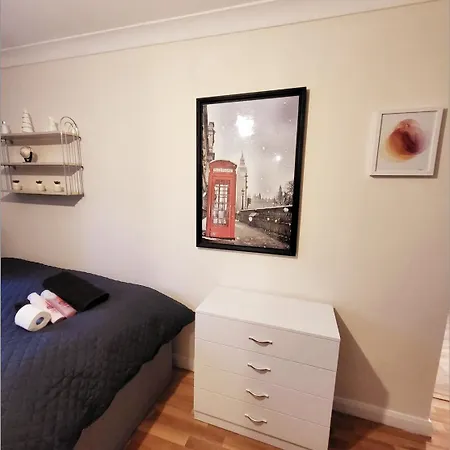 Huge And Affordable 3 Bedroom Flat In Hammersmith For 7 People With Welcome Breakfast *