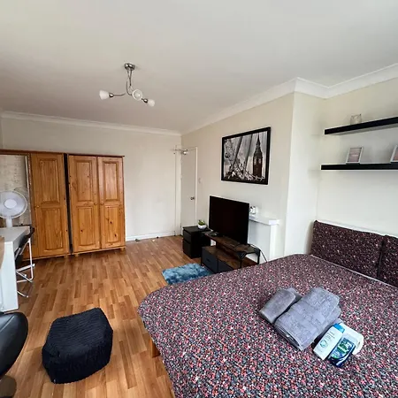 Apartamento Huge And Affordable 3 Bedroom Flat In Hammersmith For 7 People With Welcome Breakfast *