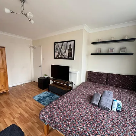 Huge And Affordable 3 Bedroom Flat In Hammersmith For 7 People With Welcome Breakfast Londres