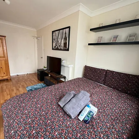 Huge And Affordable 3 Bedroom Flat In Hammersmith For 7 People With Welcome Breakfast * Londres