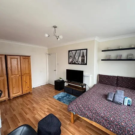 Huge And Affordable 3 Bedroom Flat In Hammersmith For 7 People With Welcome Breakfast *