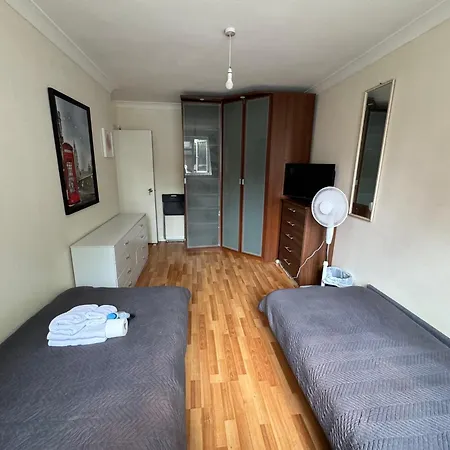 Huge And Affordable 3 Bedroom Flat In Hammersmith For 7 People With Welcome Breakfast Londres