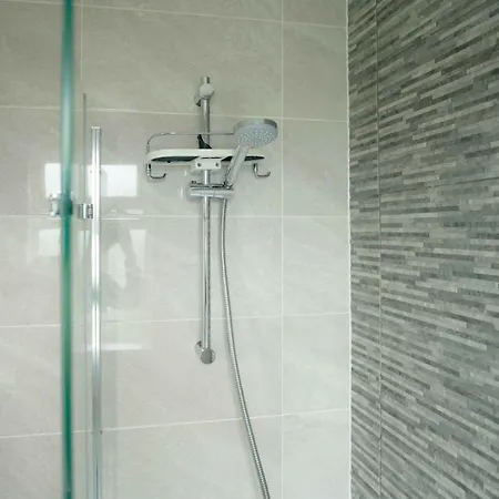 Riverside Thames & O2 Arena Retreat - Luxury 2bhk