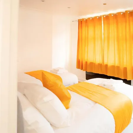 Holiday home Riverside Thames & O2 Arena Retreat - Luxury 2bhk *