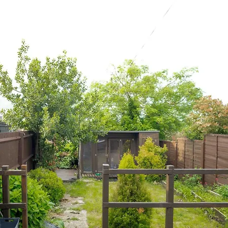 Riverside Thames & O2 Arena Retreat - Luxury 2bhk Holiday home