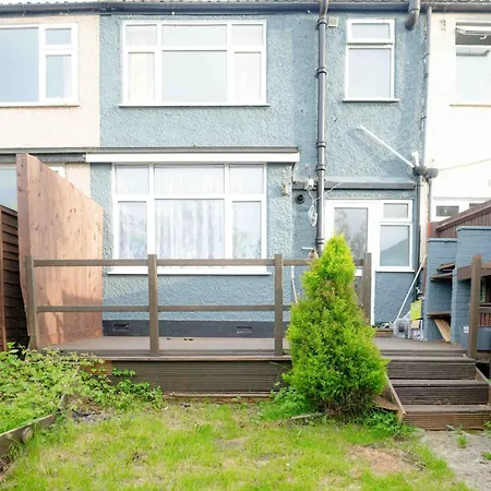 Riverside Thames & O2 Arena Retreat - Luxury 2bhk Holiday home *
