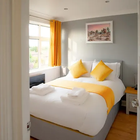 Riverside Thames & O2 Arena Retreat - Luxury 2bhk *