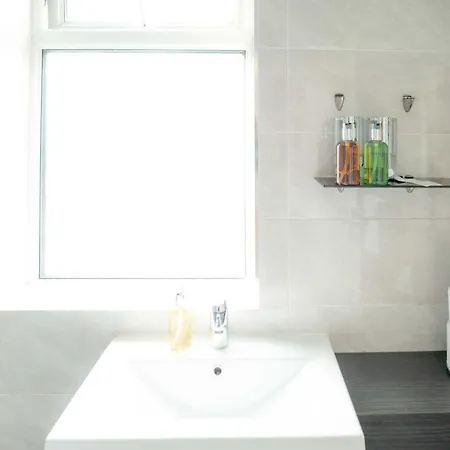 Riverside Thames & O2 Arena Retreat - Luxury 2bhk Abbey Wood