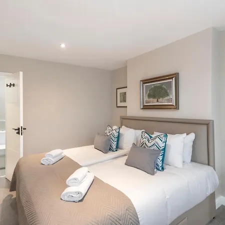 Earthy Elegance Stylish 4br For Urban Escapes Apartment London