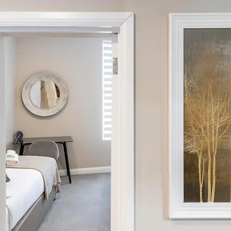Apartment Earthy Elegance Stylish 4br For Urban Escapes