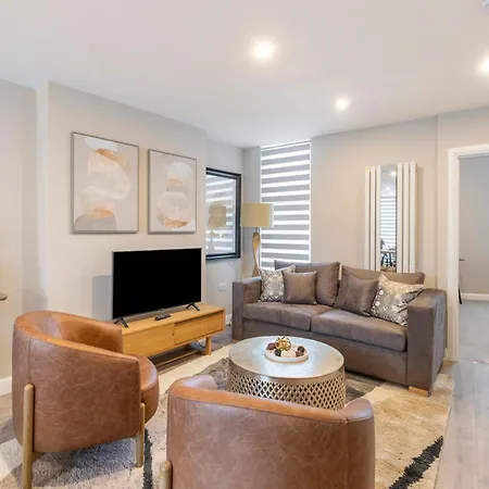 Earthy Elegance Stylish 4br For Urban Escapes Apartment *