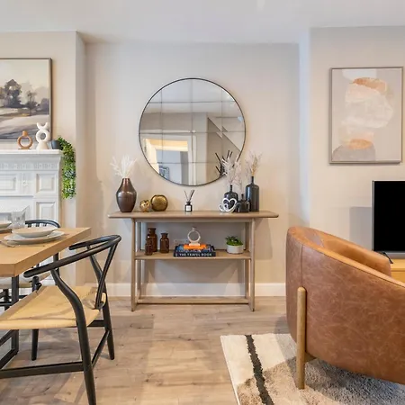 Earthy Elegance Stylish 4br For Urban Escapes Apartment London