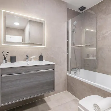 Earthy Elegance Stylish 4br For Urban Escapes