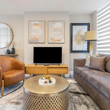 Apartment Earthy Elegance Stylish 4br For Urban Escapes London