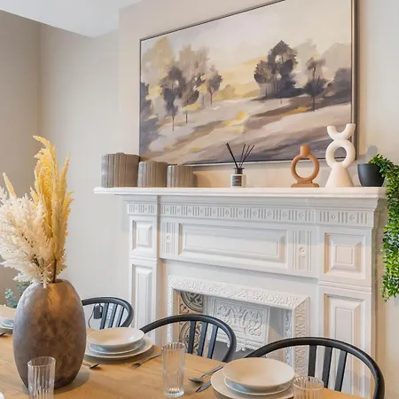 Earthy Elegance Stylish 4br For Urban Escapes Apartment London